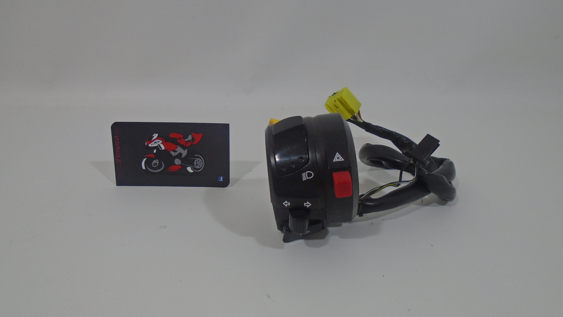 PI&Ntilde;A IZQUIERDA DE LUCES SUZUKI GSXR 600 2004/05